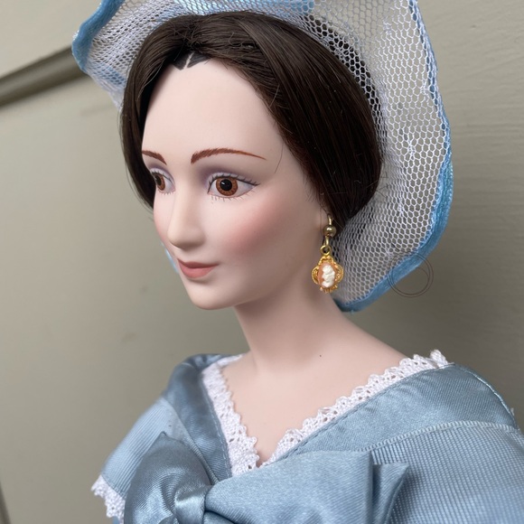 Gone With The Wind Melanie 18” porcelain doll - Picture 3 of 4